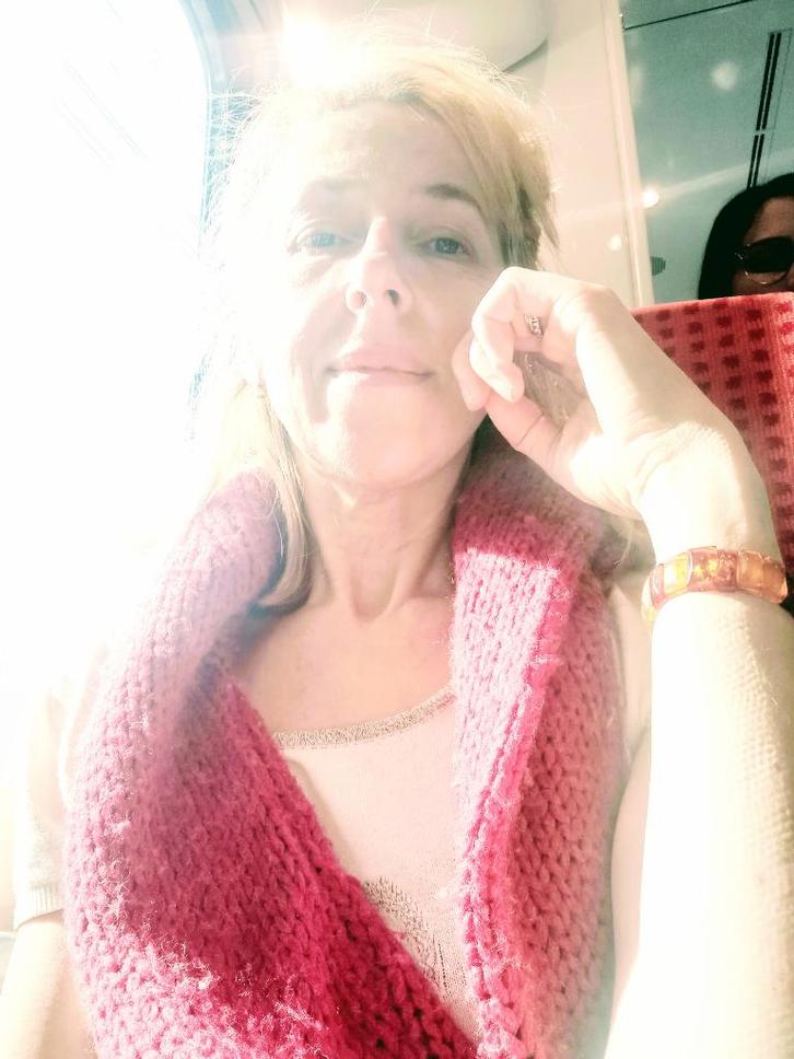 Une Parenthèse avec Votre Infirmière Bien être, Contacts & Messages, Femme cherche Homme