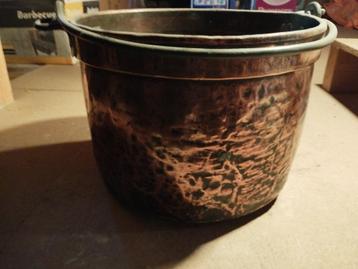 Set van 2 potdeksels en 2 koperen ketels beschikbaar voor biedingen