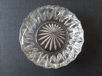 4 asbakken,2 in kristal en 2 in glas, 8€ voor de 4 samen beschikbaar voor biedingen