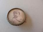19de eeuwse broche met foto kind, Handtassen en Accessoires, Broches, Ophalen of Verzenden, Zo goed als nieuw, Minder dan 4 cm