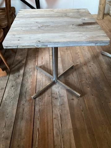 Terrastafeltjes te koop beschikbaar voor biedingen