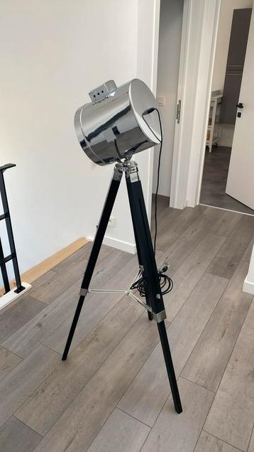 Vintage lamp beschikbaar voor biedingen