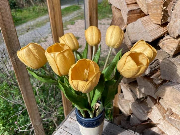 8 kunsttulpen, Huis en Inrichting, Woonaccessoires | Kunstplanten en Kunstbloemen, Zo goed als nieuw, Binnen, Buiten, Ophalen