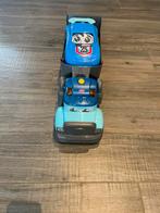 Vrachtwagen met auto., Ophalen