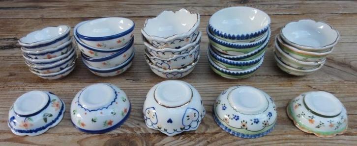Schattige handbeschilderde mini kommetjes met bloemetjes, Huis en Inrichting, Keuken | Servies, Zo goed als nieuw, Overige typen