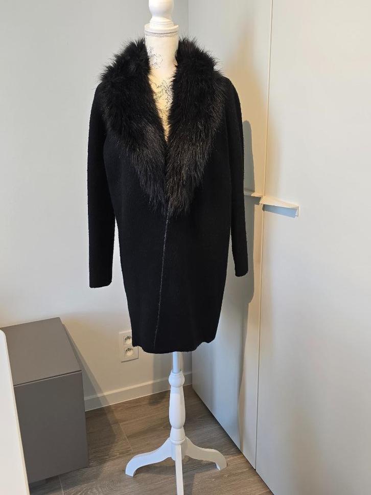 Elegante , Lange Jas met bont kraag - Cortefiel - S/M, Kleding | Dames, Jassen | Winter, Zo goed als nieuw, Maat 38/40 (M), Zwart