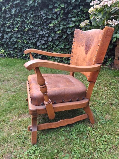 Antieken stoel. Bekleed met leer, Antiek en Kunst, Antiek | Meubels | Stoelen en Sofa's, Ophalen