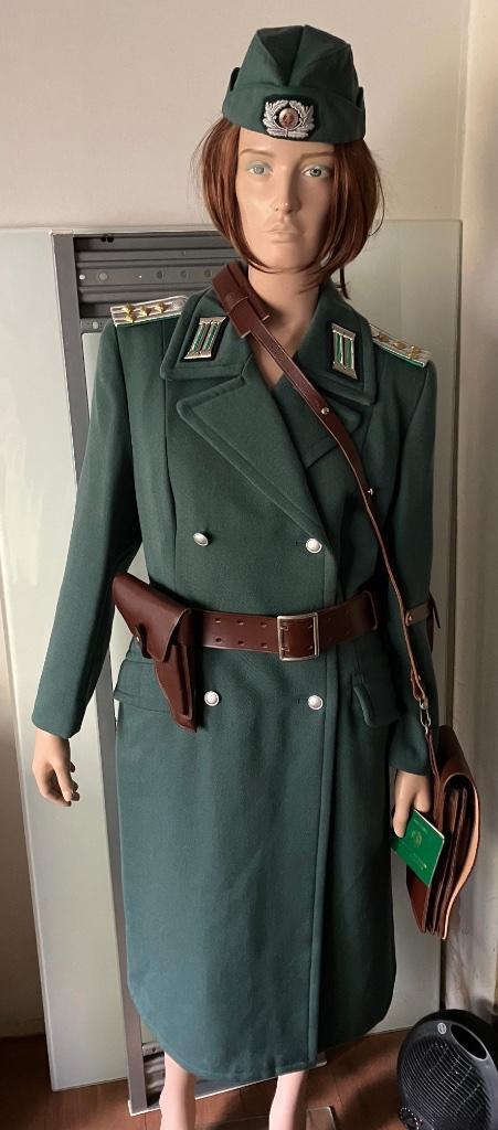 Grote collectie DDR dames uniformen, Verzamelen, Militaria | Algemeen, Landmacht, Kleding of Schoenen, Verzenden