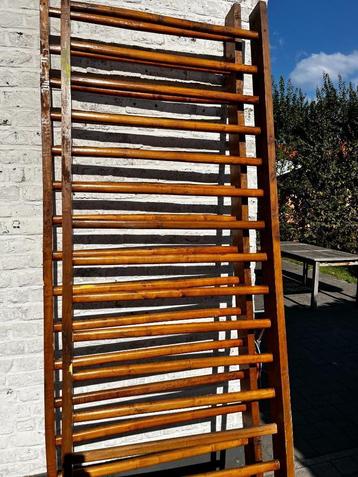 Vintage houten klimrek (2x) beschikbaar voor biedingen