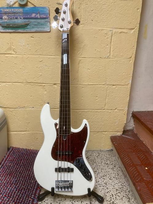 Sire Marcus Miller V7 5-string fretless (1st Gen), Muziek en Instrumenten, Snaarinstrumenten | Gitaren | Bas, Zo goed als nieuw