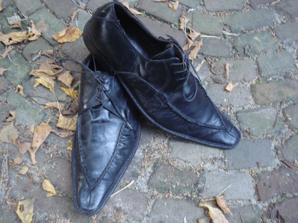 Chaussures de luxe en cuir noir pour hommes avec point 42 li, Chaussures à lacets, Comme neuf, Noir, Envoi