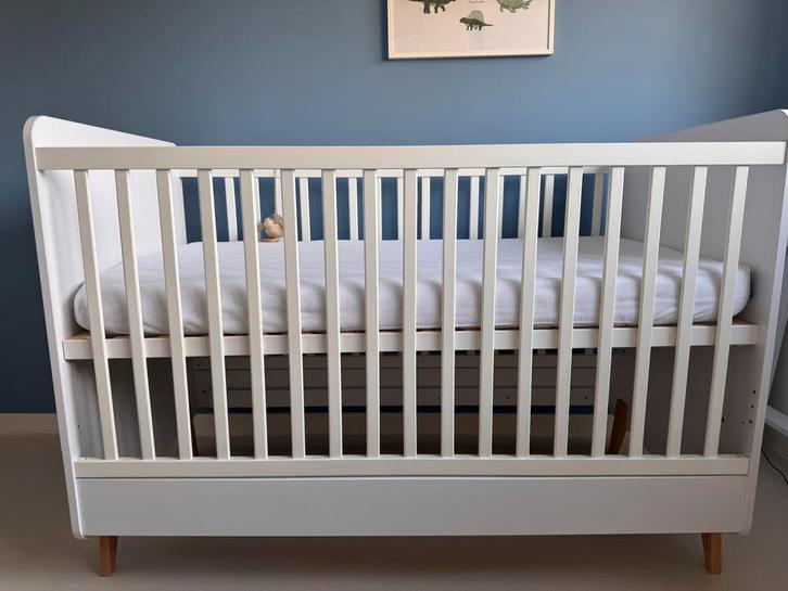 Quax Babykamer met meegroeibed en commode, Kinderen en Baby's, Kinderkamer | Complete kinderkamers, Zo goed als nieuw, Jongetje of Meisje
