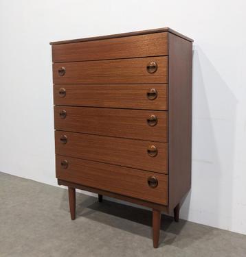 Dressoir uit het midden van de eeuw, jaren 60.  beschikbaar voor biedingen