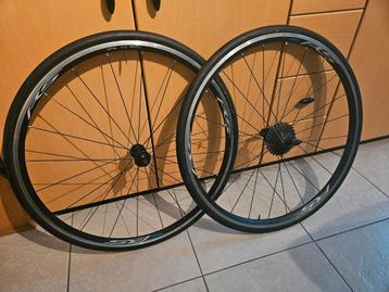 Wielset Shimano R5  beschikbaar voor biedingen