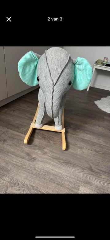 Hobbelpaard olifant beschikbaar voor biedingen