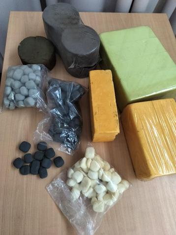 Oasis - steekschuim verschillende vormen (bloemschiken) beschikbaar voor biedingen