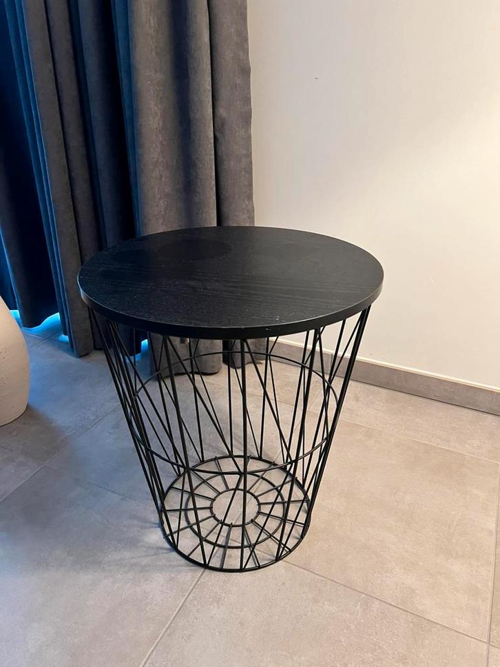 Zwarte metalen mandtafel met houten blad - perfecte staat, Huis en Inrichting, Tafels | Sidetables, Zo goed als nieuw, 25 tot 50 cm