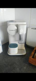 VAN LONGHI Nespresso Lattissima One, Elektronische apparatuur, Koffiezetapparaten, Ophalen, Zo goed als nieuw, Koffiemachine, Koffiepads en cups