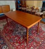 Vintage Oswald Vermaercke V-form uitschuifbare eettafel, Zo goed als nieuw