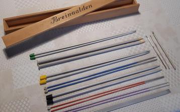 breinaalden + haaknaalden + houten opbergkistje beschikbaar voor biedingen