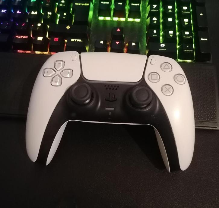 Originele PS5 controller met een inruil van je oude controll, Games en Spelcomputers, Spelcomputers | Sony Consoles | Accessoires