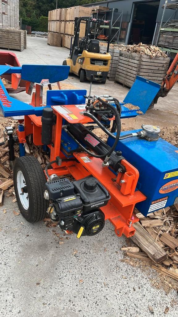Te koop: Eastonmade kloofmachine – 24 ton, bijna nieuw!, Zakelijke goederen, Landbouw | Tractoren, Gebruikt, Ophalen of Verzenden