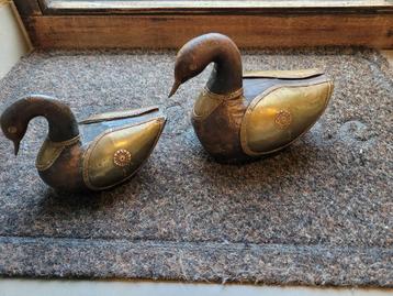 Vintage siereenden in hout met messing - 2st beschikbaar voor biedingen