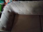 Canape chesterfield tissus beige sans taches Gratis, Huis en Inrichting, Zetels | Zetels, Ophalen, Stof
