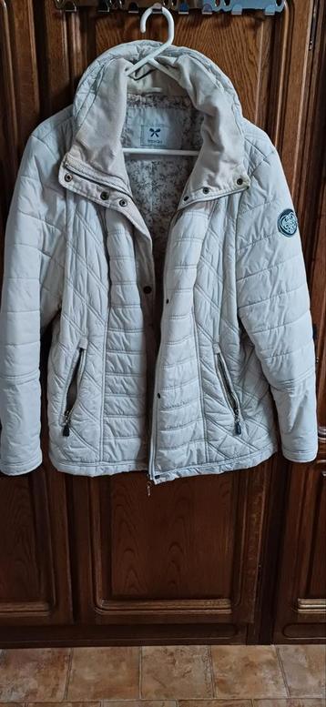 Grijze jas van, Yessica Maat 48>50  beschikbaar voor biedingen