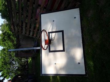 Professioneel  Basketbalpaal  beschikbaar voor biedingen
