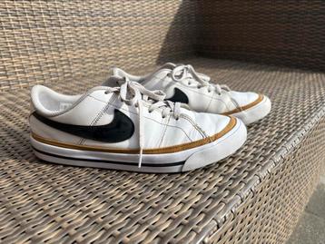 Nike legacy court beschikbaar voor biedingen