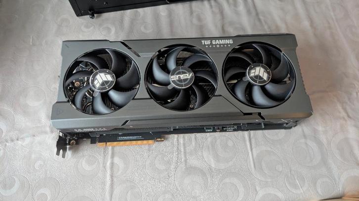 RX 7900 XT Asus TUF Gaming (facture+garantie 2027), Informatique & Logiciels, Cartes vidéo, Comme neuf, AMD, PCI-Express 5.0, HDMI