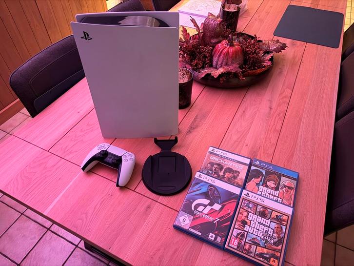 Playstation 5 Disc Edition met controller en 4 games, Games en Spelcomputers, Spelcomputers | Sony PlayStation 5, Zo goed als nieuw