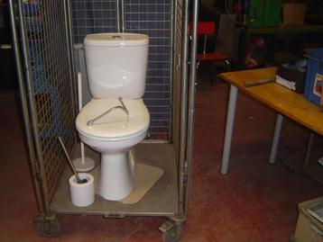 Toilet uitrusting beschikbaar voor biedingen
