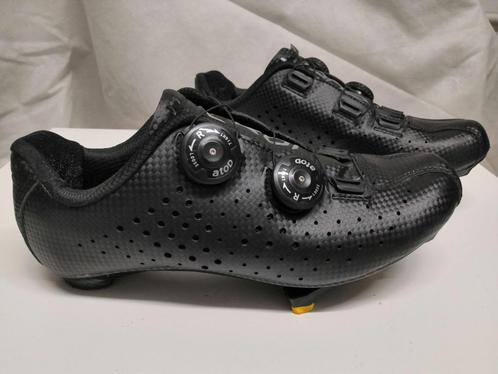 Chaussures de course EKOI R4 look carbone taille 40, Sports & Fitness, Cyclisme, Comme neuf, Chaussures, Enlèvement ou Envoi