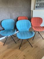 4 stoelen (OMG Chair Blue en OMG Chair Velvet Oranje), Huis en Inrichting, Ophalen of Verzenden, Zo goed als nieuw, Stof, Vier