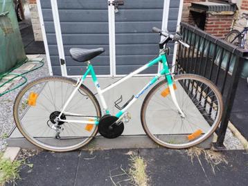 Vélo VTC femme en parfait état beschikbaar voor biedingen