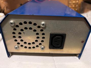 Spanningsomvormer. 12Volt naar 225Volt. €20,- of een bod beschikbaar voor biedingen