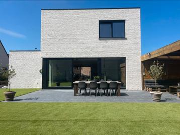 Alleenstaande nieuwbouwwoning op 300m van de zee beschikbaar voor biedingen