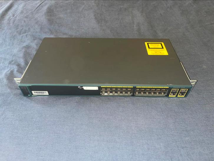 Switch Cisco WS-C2960-24TC-L – 24 ports, Computers en Software, Netwerk switches, Zo goed als nieuw, Ophalen of Verzenden