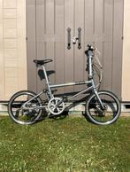 Opvouwbare zilvergrijze elektrische fiets, Fietsen en Brommers, Elektrische fietsen, Ophalen, Gebruikt, 50 km per accu of meer