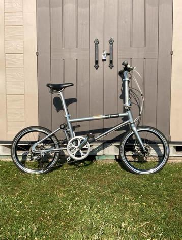 Opvouwbare zilvergrijze elektrische fiets beschikbaar voor biedingen