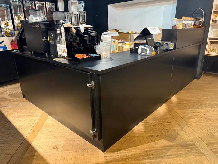 Hoek toonbank toog zwart met wasbak en koelkast, Articles professionnels, Aménagement de Bureau & Magasin | Mobilier de bureau & Aménagement