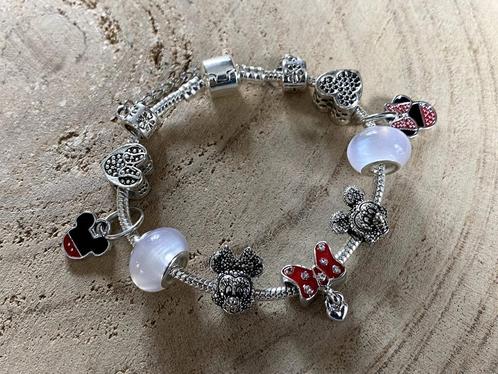 Knappe armband met Mickey en Minnie Mouse, NIEUW, Handtassen en Accessoires, Armbanden, Nieuw, Met bedels of kralen, Met strass