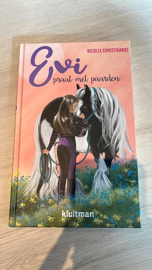 Nicolle Christiaanse - Evi praat met paarden, Livres, Livres pour enfants | Jeunesse | Moins de 10 ans, Comme neuf, Enlèvement