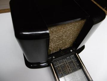RADIO VINTAGE RADIOLA DE 1941EN BAKELITE FONCT.GO_MOY  beschikbaar voor biedingen