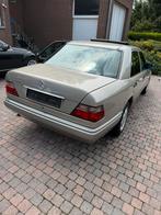 E220 1995 oldtimer mercedes, Auto's, Mercedes-Benz, Stof, Zwart, Overige kleuren, 5 deurs