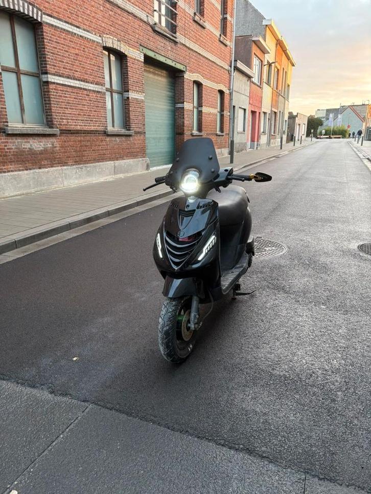 Piaggo zip, Fietsen en Brommers, Scooters | Piaggio, Gebruikt, Zip, Klasse A (25 km/u), Benzine, Ophalen