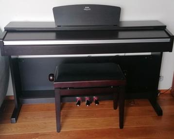 Yamaha PA 150 digitale piano met stoel