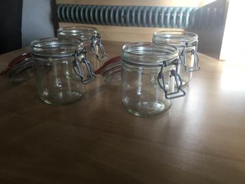 4 glazen bokaaltjes met aanhangend deksel: 1,5€ / bokaaltje beschikbaar voor biedingen